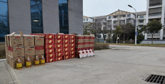 Mid-Autumn Full Moon, Warm Hearts – Zhongnai Engineering Technology Co., Ltd. Distributes Mid-Autumn Festival Benefits to Employees